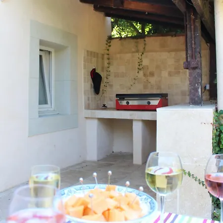 Le Petit Chai Niche Sous La Cite, בית נופש