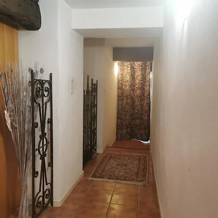 Le Petit Chai Niche Sous La Cite, בית נופש *