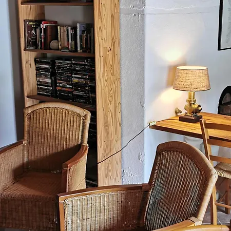 Le Petit Chai Niche Sous La Cite, בית נופש