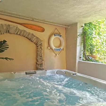 Le Petit Chai Niche Sous La Cite, * קרקסון